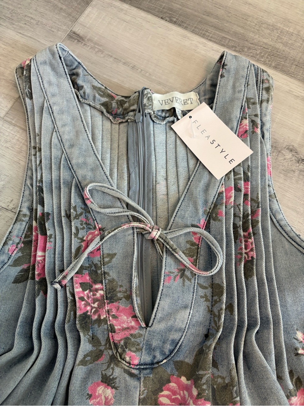 Veveret Floral Pleated Denim Romper Pink Rose Tie Front NWT - Picture 7 of 13